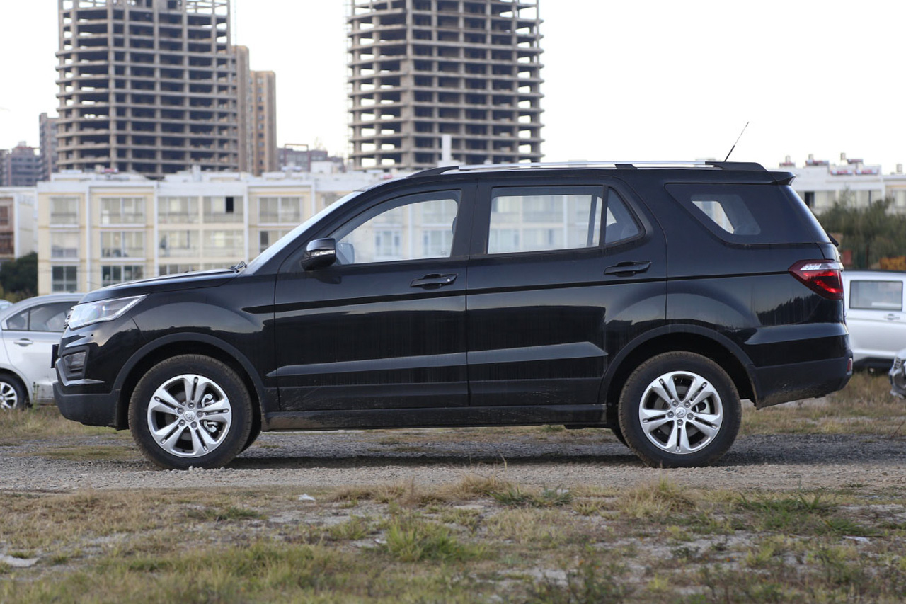 2016款长安CX70 1.6L手动运动型