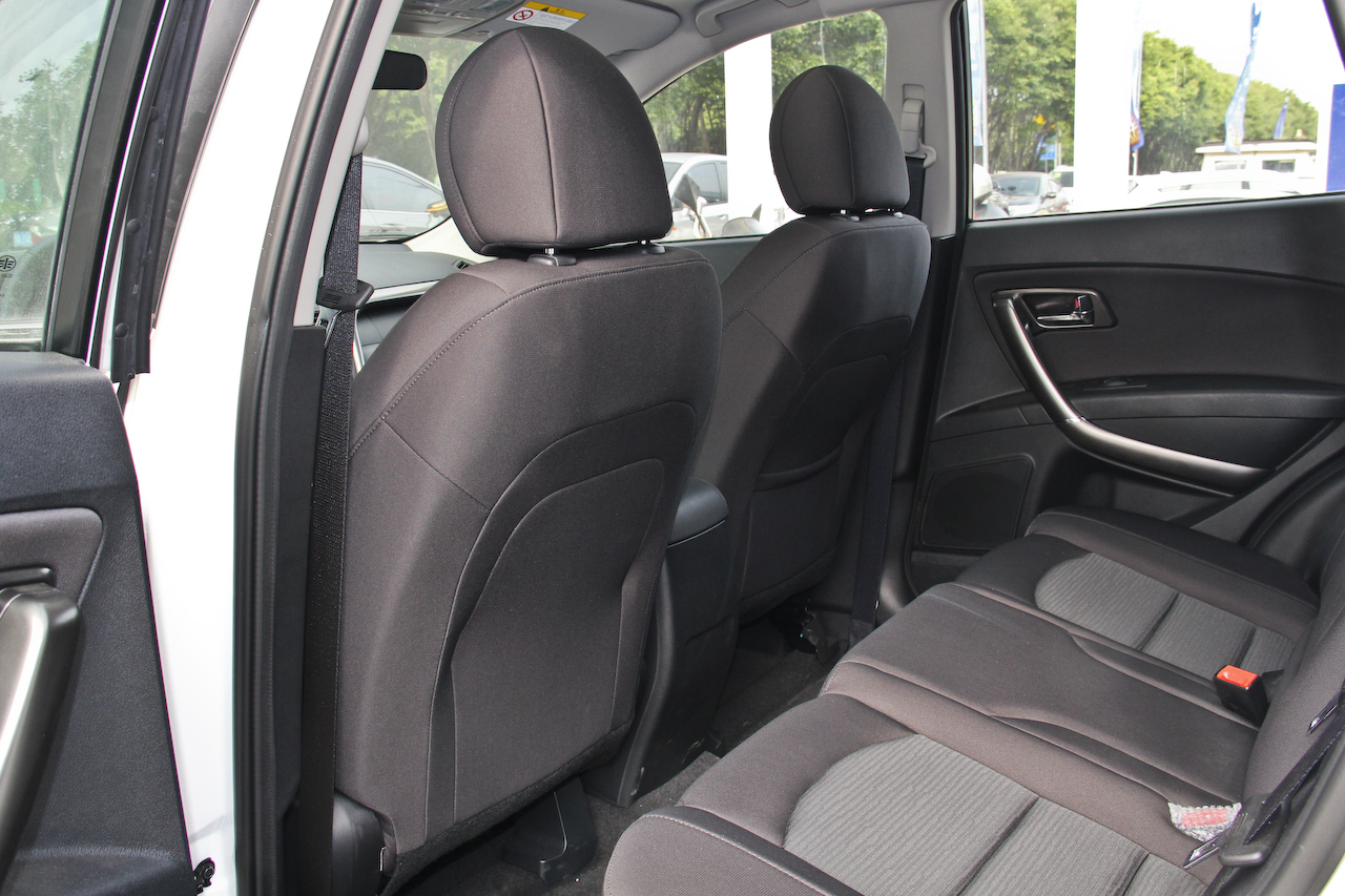 2017款奔腾X80 2.0L自动技术型