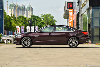 2016款众泰Z700 1.8T自动DCT豪华型 宝石红