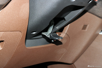 2018款风行SX6 1.6L自动豪华型