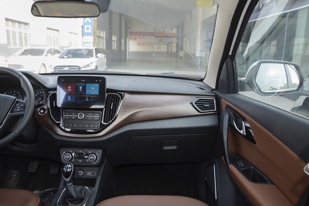 2018款森雅R7C 1.6L 手动豪华型