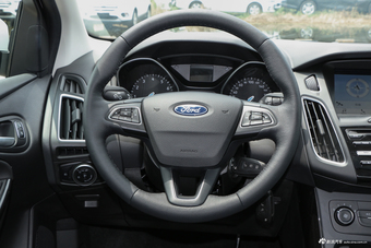 2018款福克斯三厢1.6L自动风尚型智行版