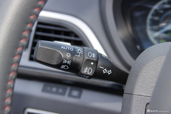 2016款比亚迪秦EV300尊荣型