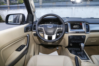 2016款撼路者2.0T自动四驱豪华版汽油