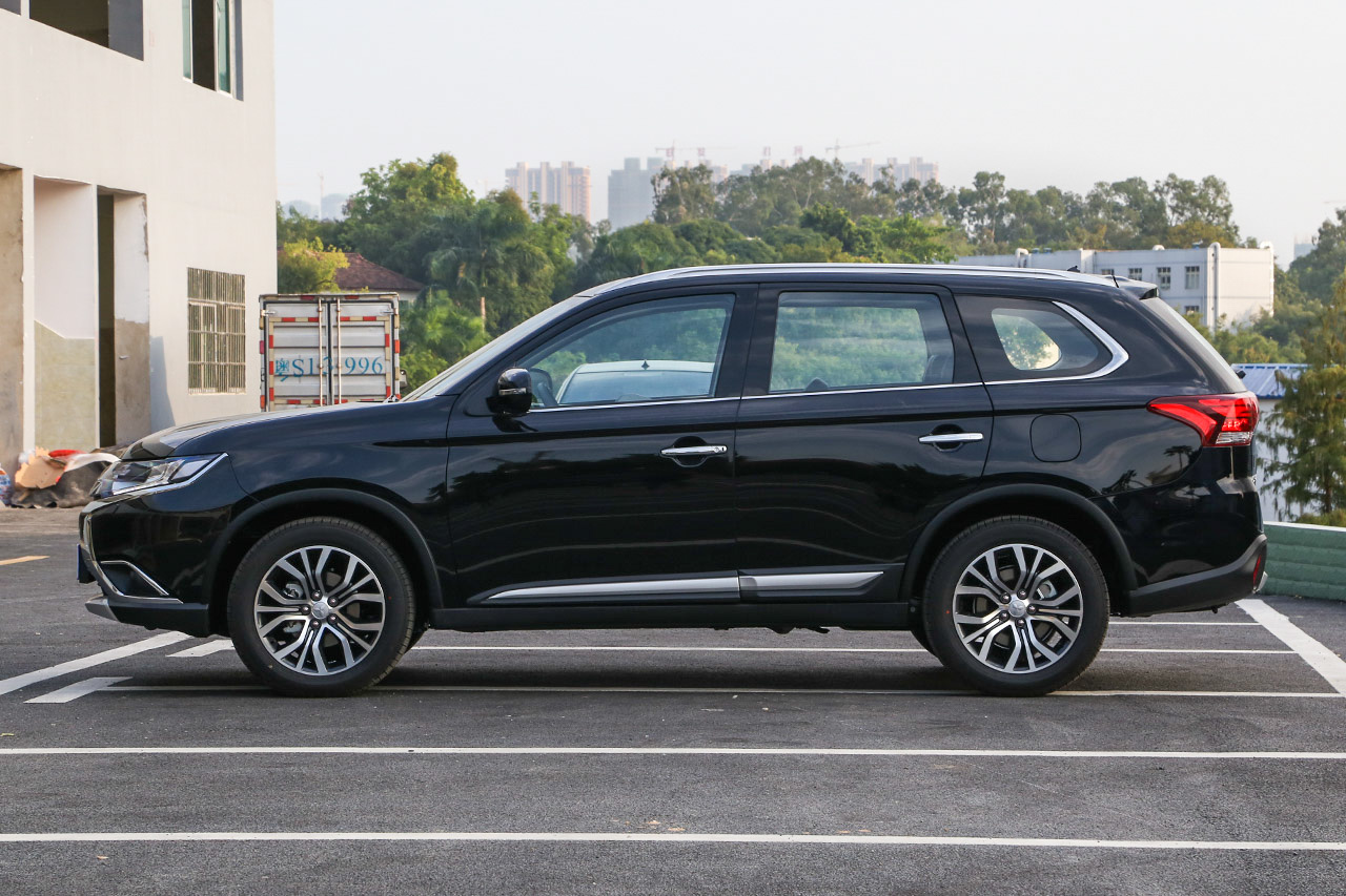 2016款欧蓝德2.4L自动四驱尊贵版7座