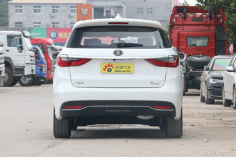 2018款比亚迪宋MAX 1.5T自动智联豪华型6座