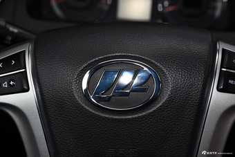 2015款力帆820 2.4L自动旗舰型