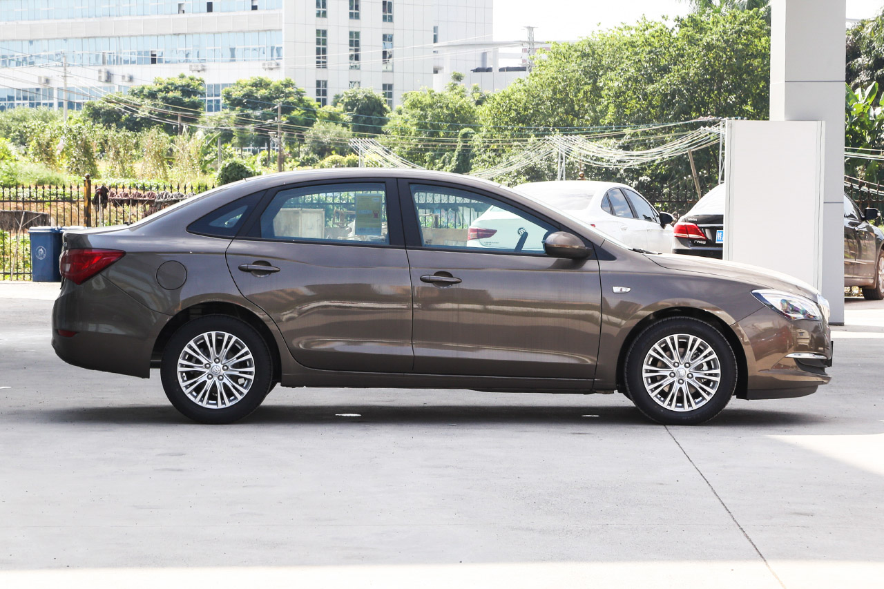 2016款英朗1.5L自动精英型15N 托帕石棕