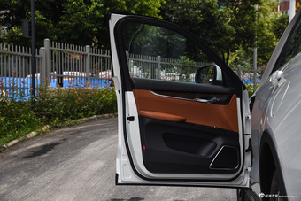 2016款汉腾X7 2.0T自动豪华型