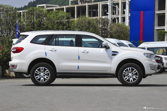 2016款撼路者2.2T手动四驱豪华版柴油