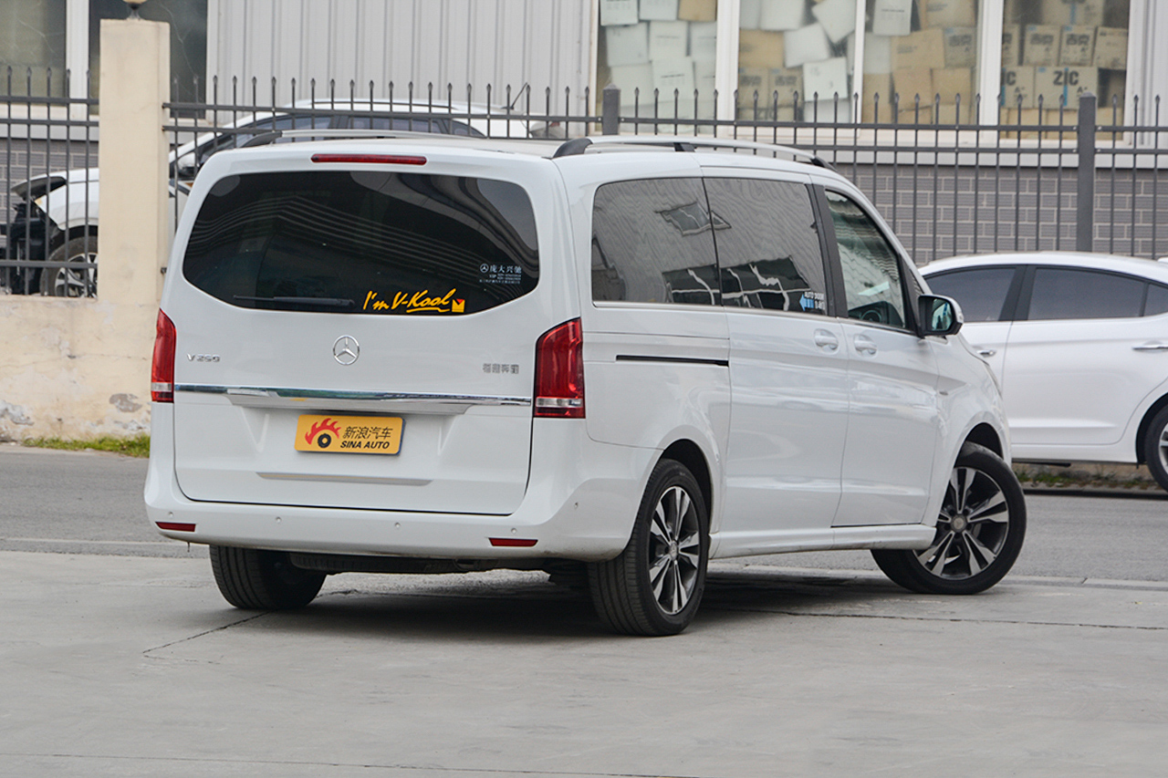 2017款奔驰V级 V 260 尊贵版