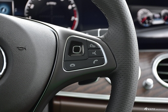 2018款奔驰E级改款2.0T自动 300L 时尚型