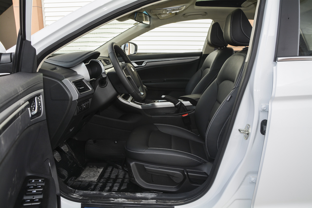 2018款吉利帝豪GL 1.8L手动精英智联型