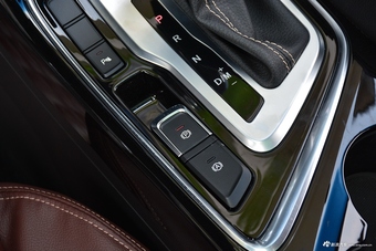 2017款宝骏560 1.5T DCT旗舰型