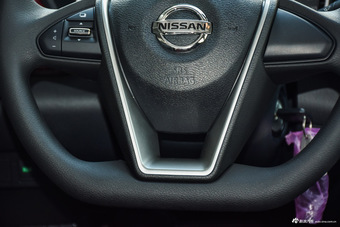 2016款蓝鸟 1.6L自动炫酷版 烈焰红