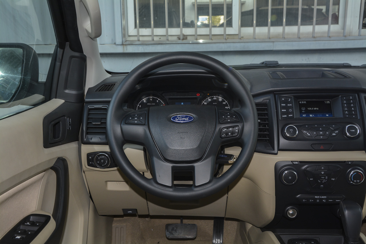 2017款撼路者2.0T自动四驱菁英版汽油5座