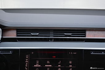 2018款奥迪A8L 3.0T自动55 TFSI quattro尊贵型