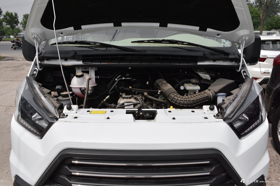 2017款特顺2.4L手动商务型短轴中顶11/12座4G69S4N