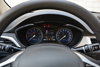 2016款悦翔V7 1.0T手动劲驰新锐型