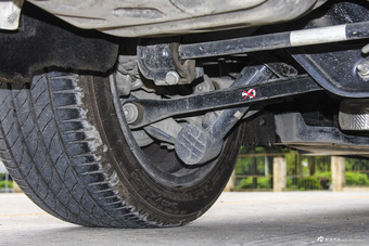 2016款东风A9 1.8T自动尊贵型