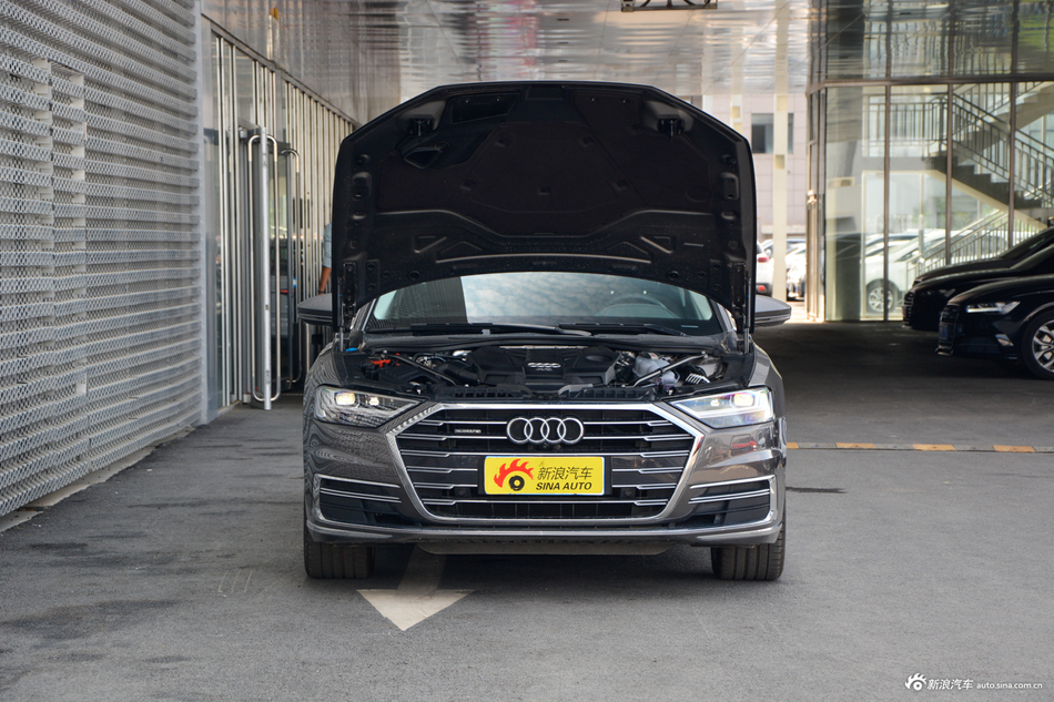 2018款奥迪A8L 3.0T自动55 TFSI quattro豪华型