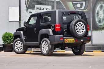 2016款北京BJ40 2.0T手动两驱尊贵版