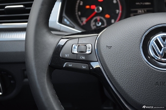 2017款上汽大众帕萨特330TSI DSG尊荣型