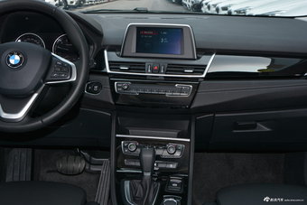 2018款宝马2系旅行车218i 1.5T自动尊享型运动套装