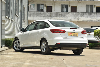 2017款福克斯三厢1.6L自动舒适型智行版