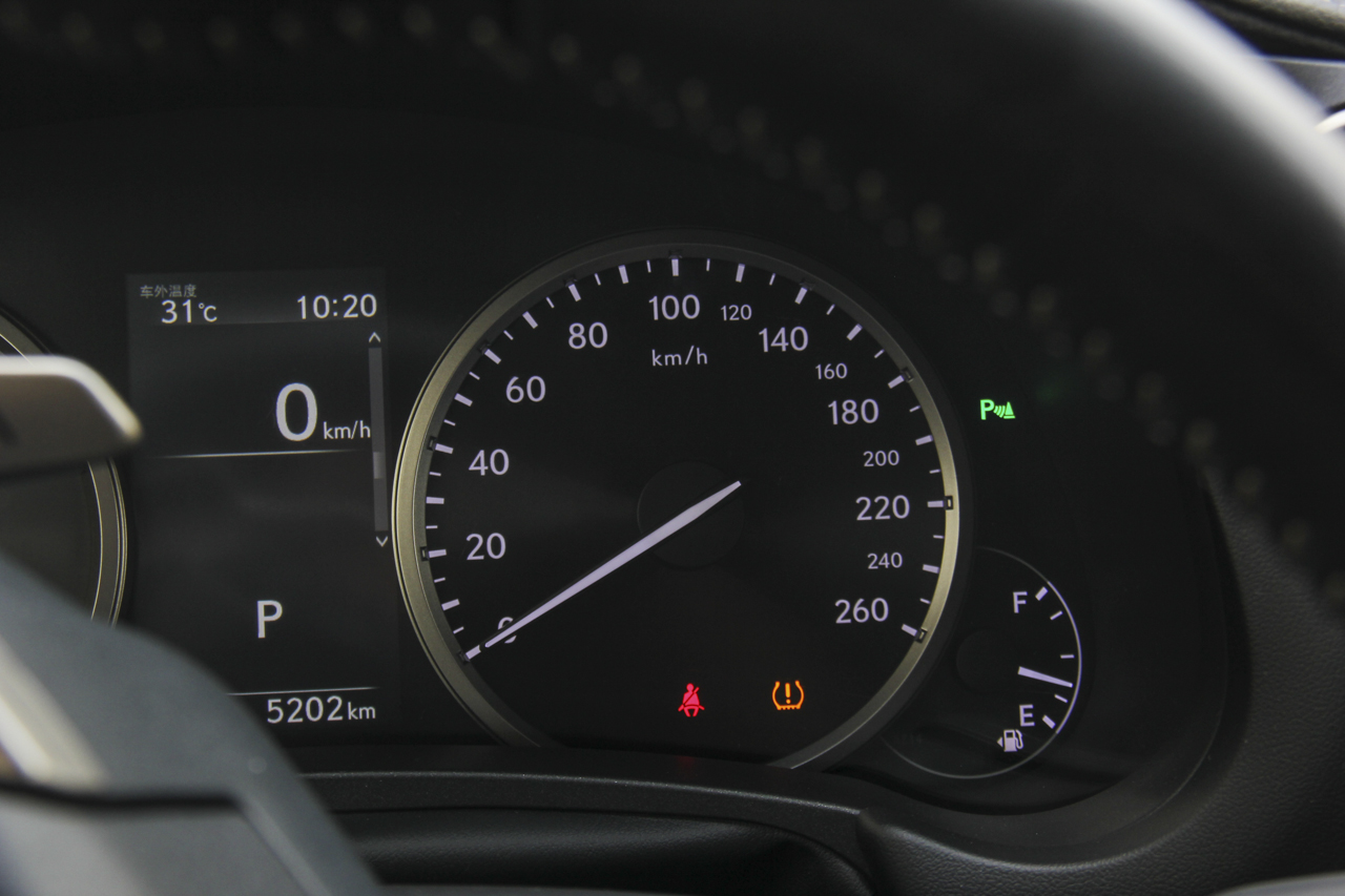 2018款雷克萨斯NX300h 2.5L自动全驱锋致版