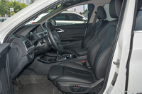 2018款宝马1系120i自动设计套装型