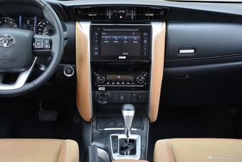 2017款Fortuner 4.0L自动 SR5 V6中东版