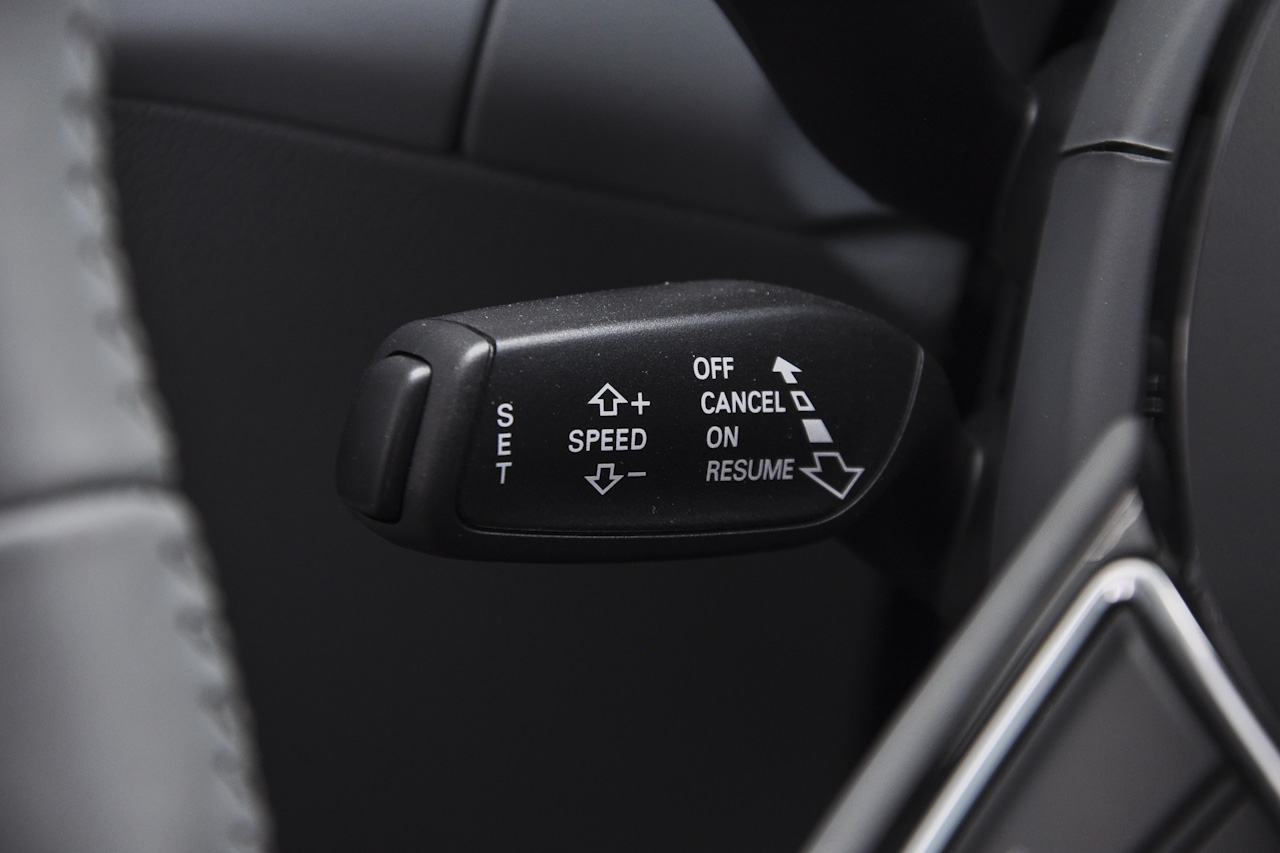 2016款奥迪A4L 2.0T自动35TFSI典藏版标准型 白金色