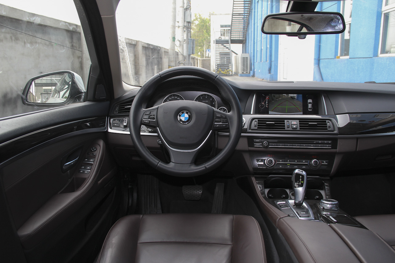 2017款宝马5系525Li 2.0T自动豪华设计套装 