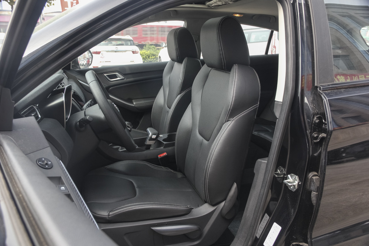 2016款驭胜S330 1.5T手动两驱时尚版