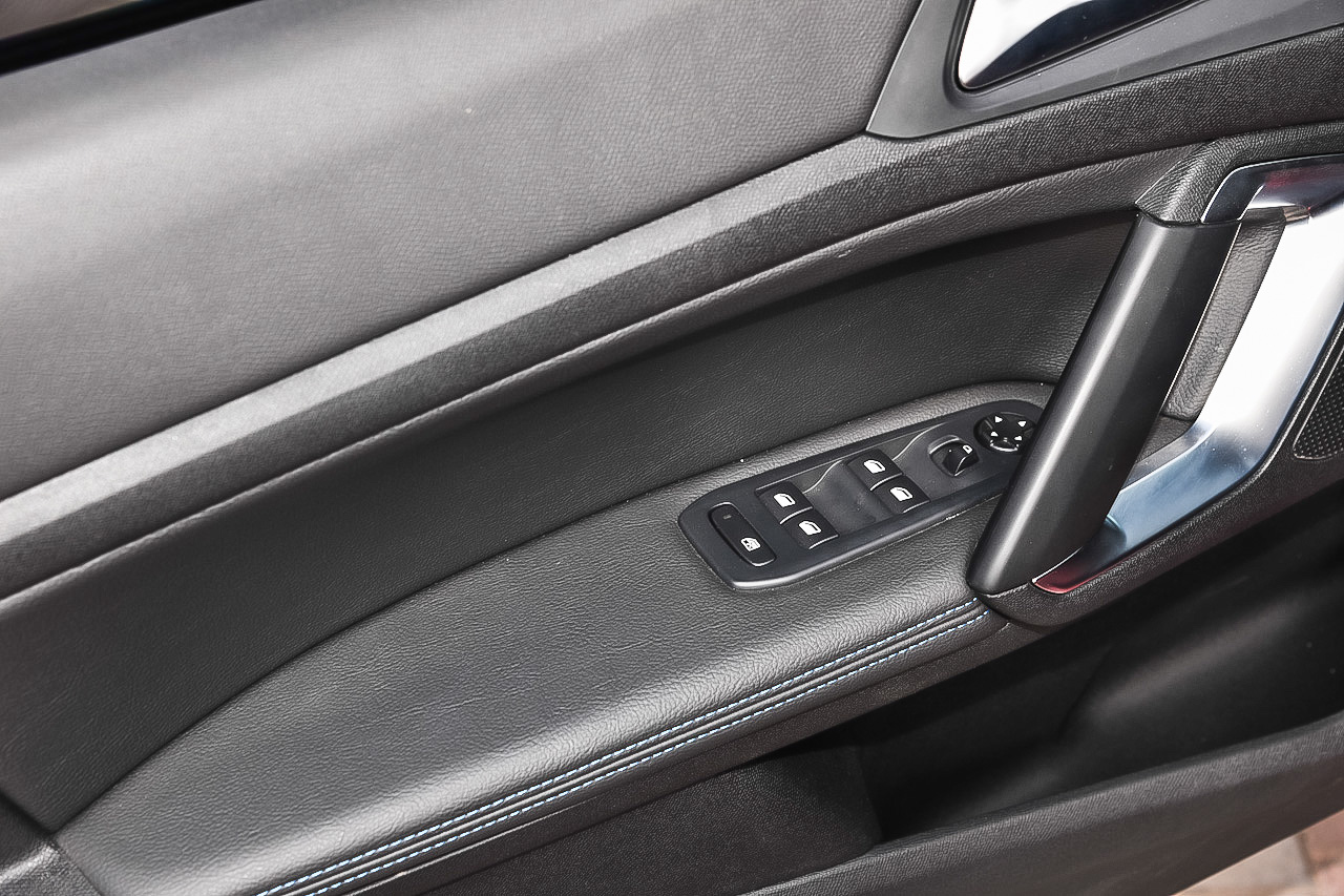 2016款标致308 1.2T自动豪华版