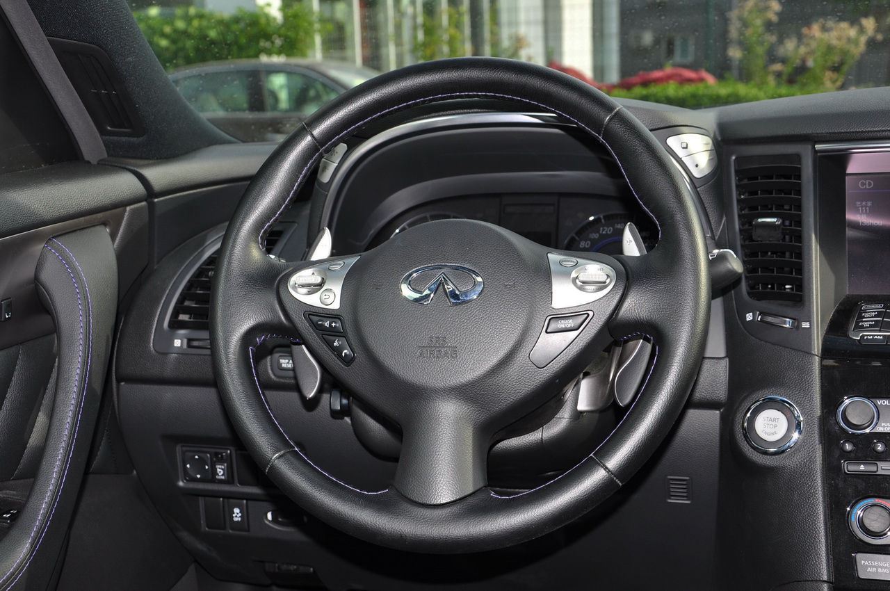 2015款英菲尼迪QX70 3.7L绝影版