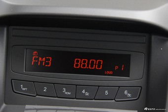 2016款艾瑞泽5 1.5L手动领潮版 俊逸白