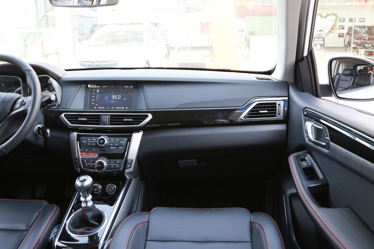 2016款大迈X5 1.5T手动豪华7座型 国五 萨丁白