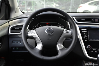 2017款楼兰2.5L自动XL两驱智尚版 