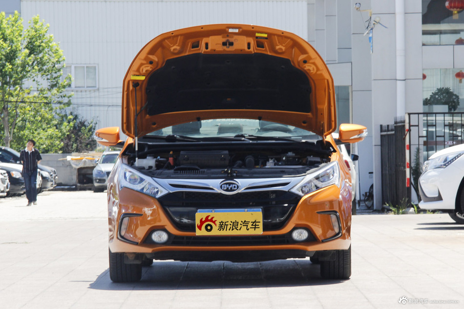 2015款比亚迪秦1.5T自动双冠旗舰版