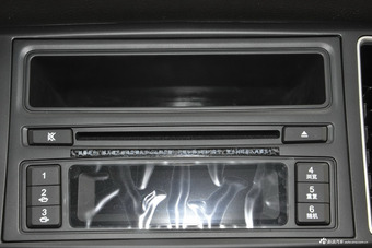 2016款宝骏730 1.5T手动标准版 7座