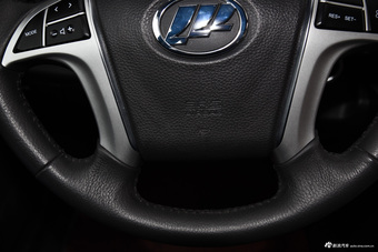 2015款力帆820 2.4L自动旗舰型