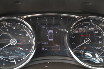 2016款宝骏730 1.5T手动豪华版 7座