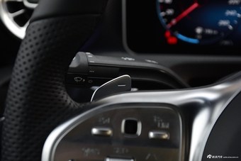 2019款奔驰A级 1.3T自动200 L运动轿车先行特别版