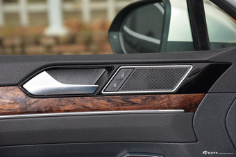 2017款迈腾2.0T自动380TSI DSG旗舰型