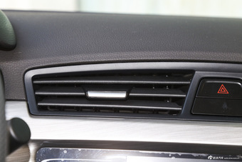 2017款吉利帝豪1.5L手动三厢百万款豪华型