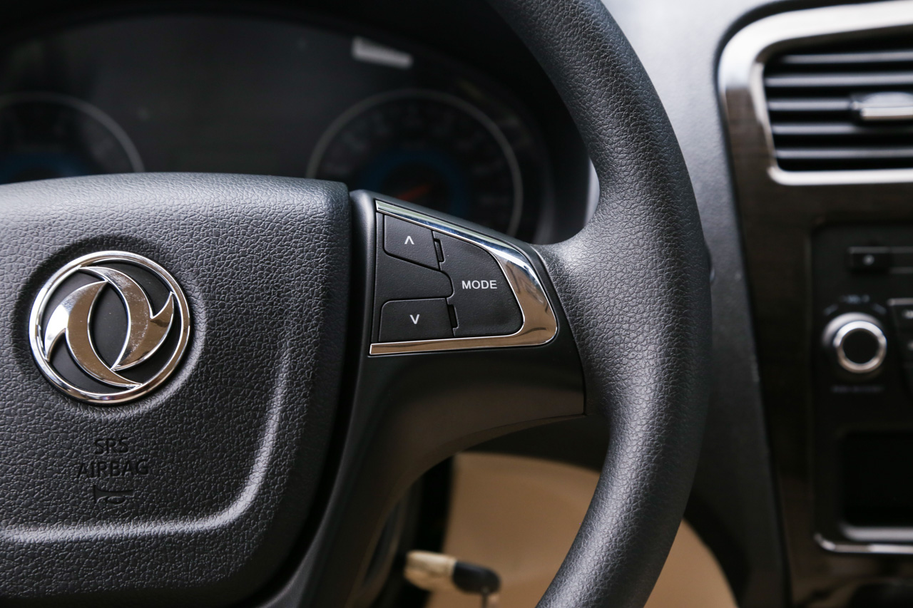 2016款风光370 1.5L手动标准型7座 摩卡棕