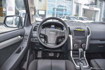 2015款五十铃D-MAX 2.5T自动两驱高通过精英款