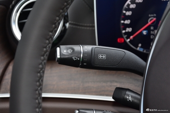 2018款奔驰E级改款2.0T自动 300L 时尚型